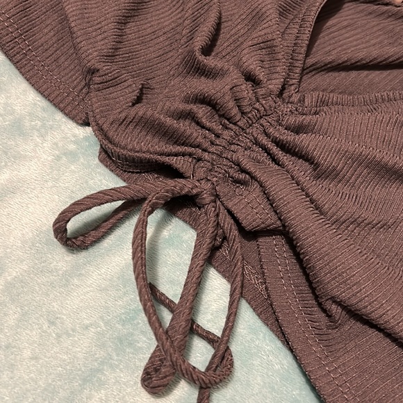 A gray long sleeve off the shoulder cropped top shirt - Picture 2 of 3